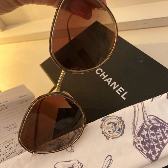 Chanel sun glasses worn a couple times - Picture 2 of 9